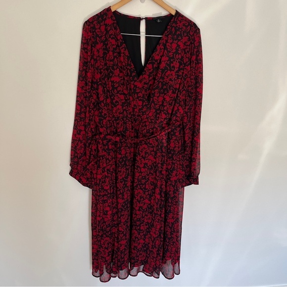 Torrid Midi Crinkle Chiffon
Surplice Balloon Sleeve Dress Sz 2 - Picture 3 of 4